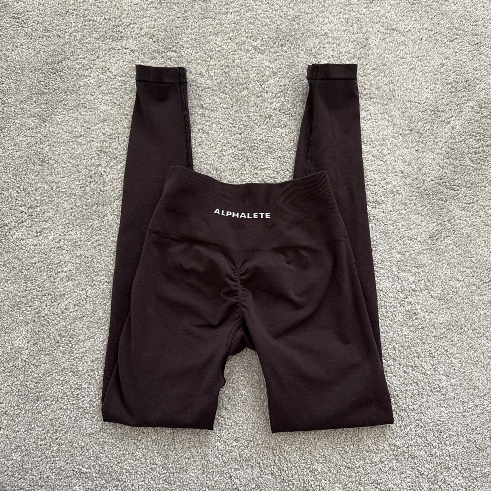 Alphalete Black High-Waisted Leggings Seamless Design